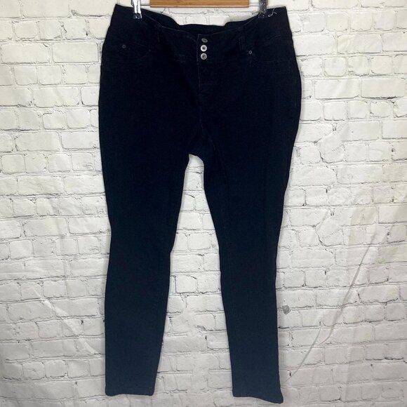 Royalty for me black Wannabettabutt jeans - Picture 5 of 13